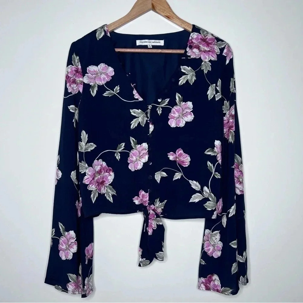 Cupcakes & Cashmere Floral Jerome Bell Sleeve Blouse Size Small - Picture 3 of 11